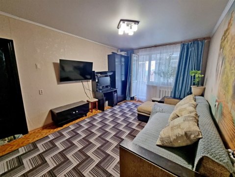 2-к квартира, 9/10 эт., 52м²