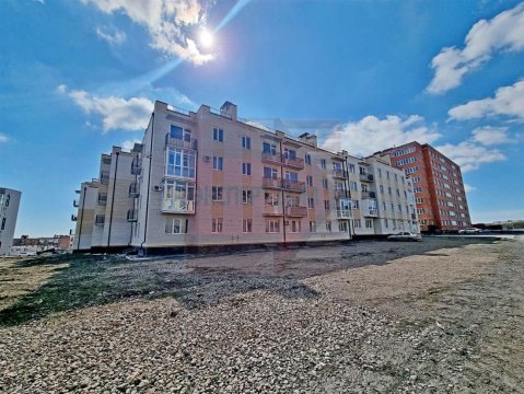 2-к квартира, 1/4 эт., 77м²