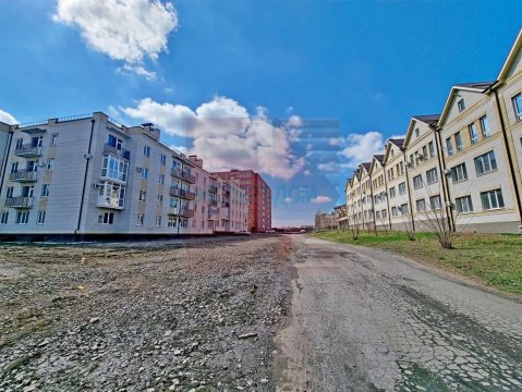 2-к квартира, 1/4 эт., 77м²