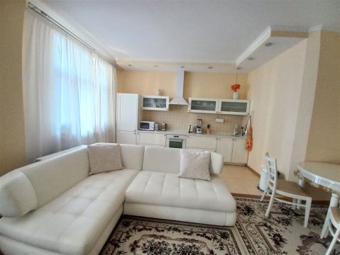 2-к квартира, 2/24 эт., 70м²