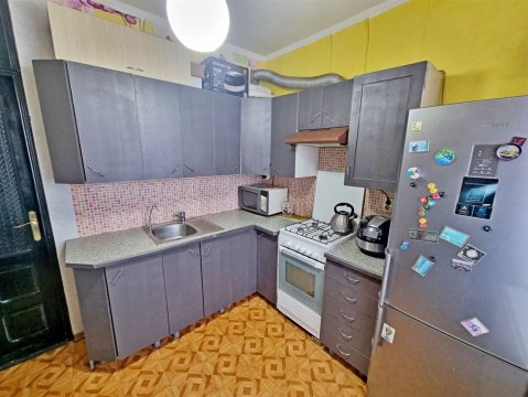 2-к квартира, 9/10 эт., 52м²