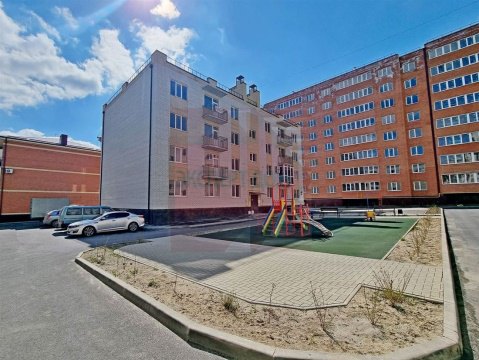 2-к квартира, 1/4 эт., 77м²