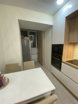 2-к квартира, 9/9 эт., 58м²