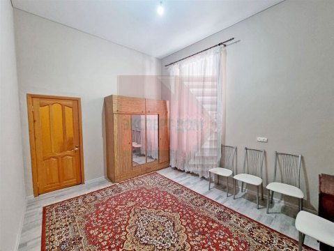 4-к квартира, 1/1 эт., 101м²